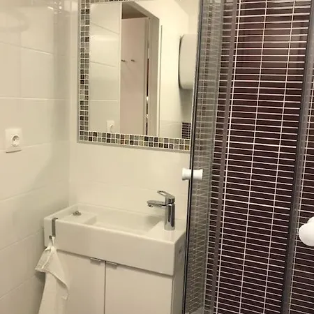 Separate Flat,3 Rooms!central Location-best Price! *